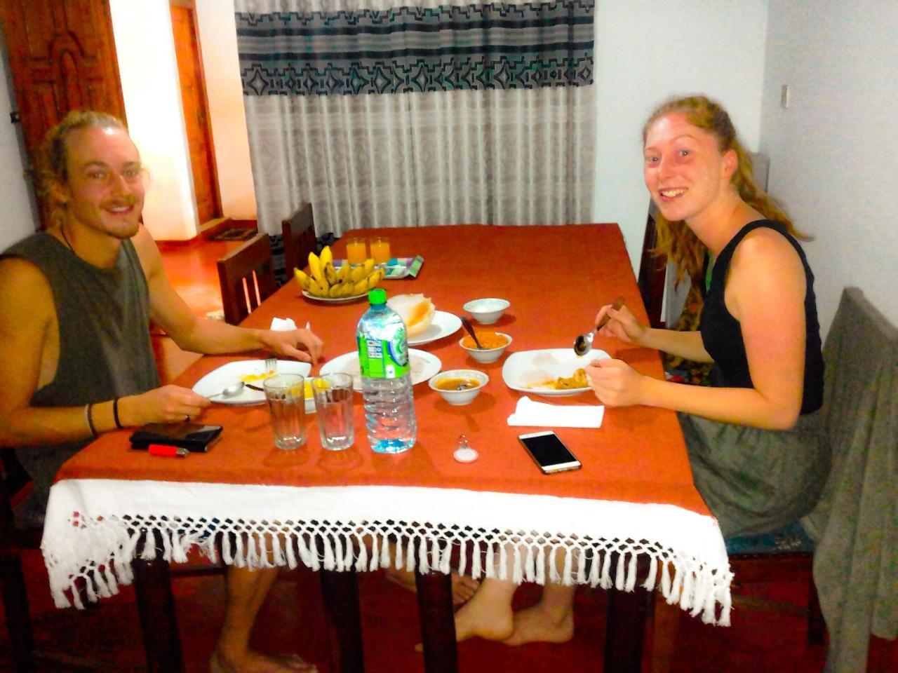 Chandra Holiday Home ดิคเวลลา ภายนอก รูปภาพ