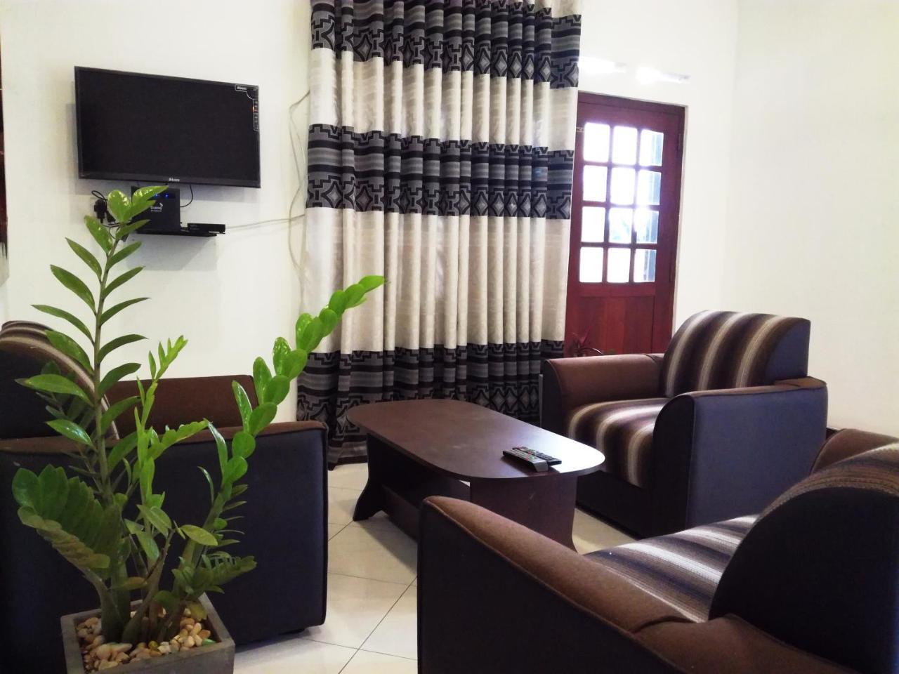 Chandra Holiday Home ดิคเวลลา ภายนอก รูปภาพ