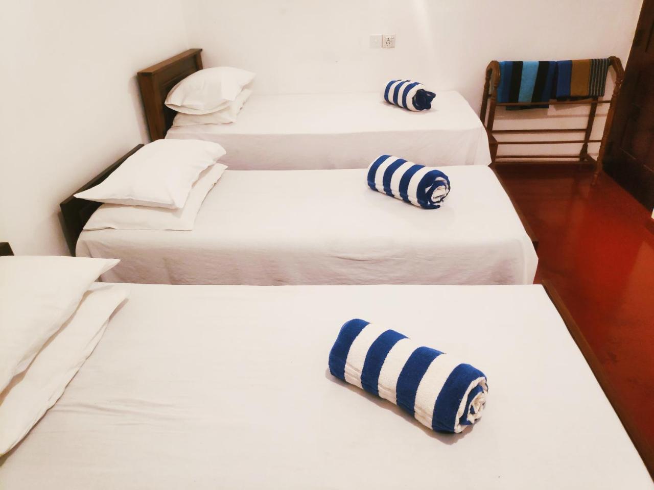 Chandra Holiday Home ดิคเวลลา ภายนอก รูปภาพ