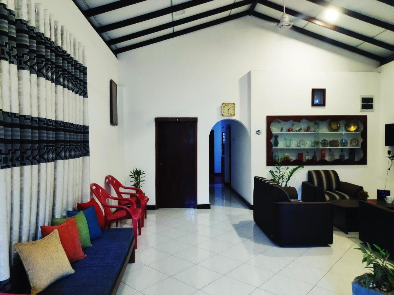 Chandra Holiday Home ดิคเวลลา ภายนอก รูปภาพ
