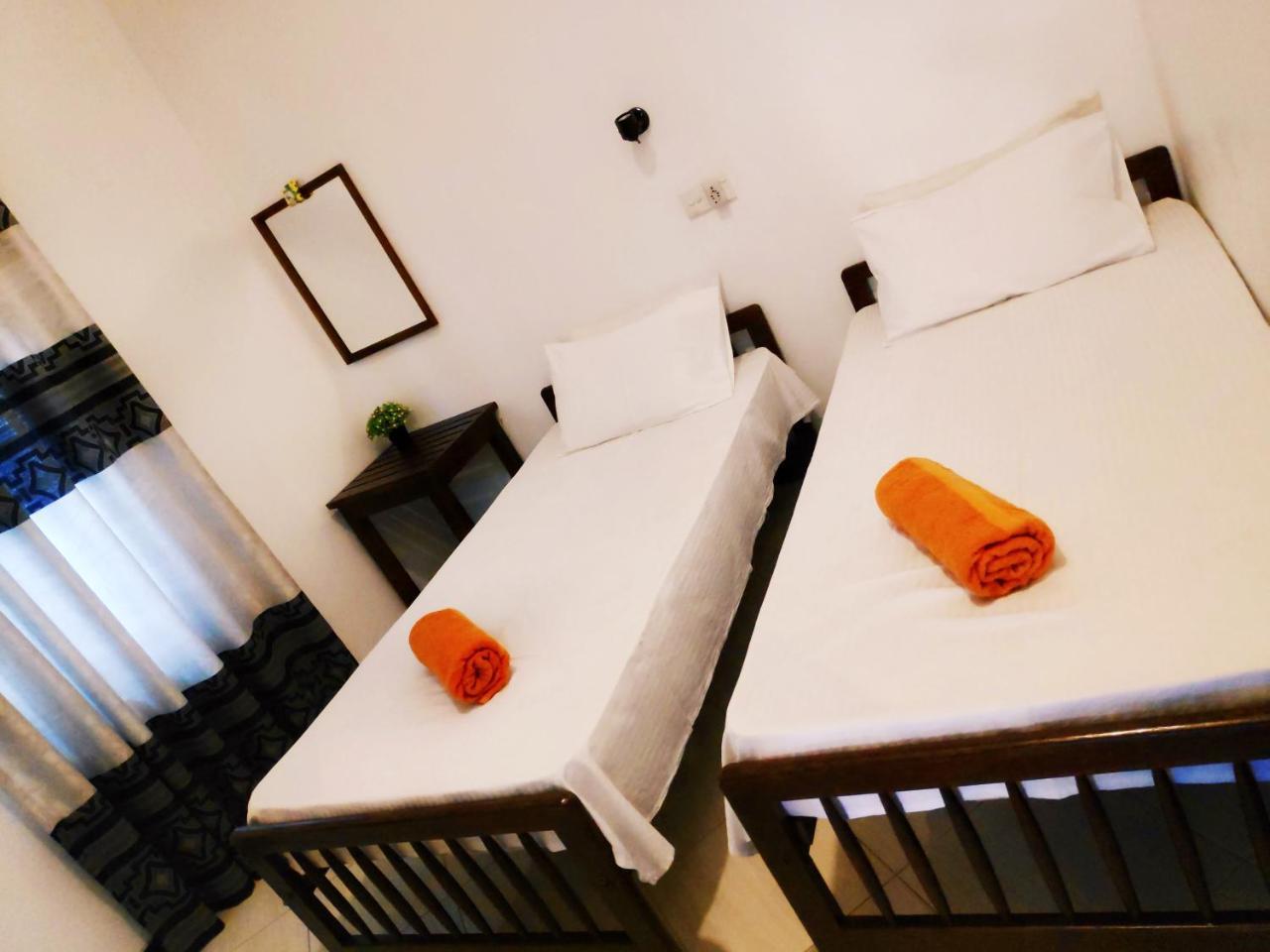 Chandra Holiday Home ดิคเวลลา ภายนอก รูปภาพ